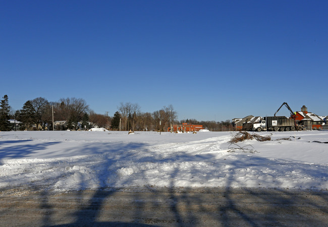 Sutton Place in Arden Hills, MN - Building Photo - Building Photo