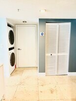 1800 N Bayshore Dr, Unit 1502 in Miami, FL - Building Photo
