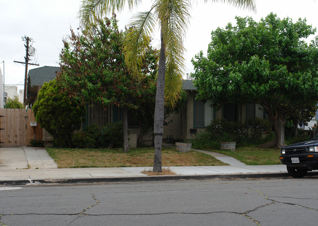 3835 Herbert St in San Diego, CA - Foto de edificio - Building Photo