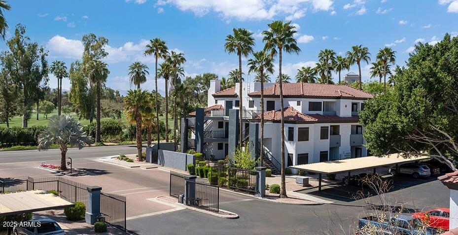 1100 E Osborn Rd in Phoenix, AZ - Foto de edificio
