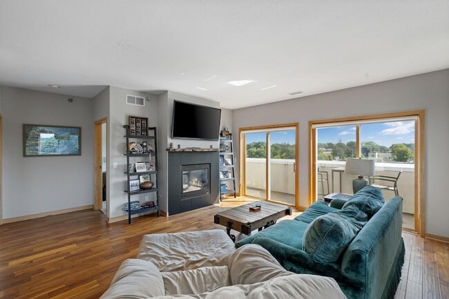 3000 Raleigh Ave in St. Louis Park, MN - Building Photo - Building Photo