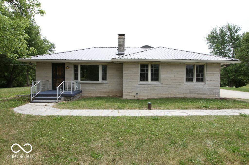 10620 N 300 E in Morristown, IN - Building Photo