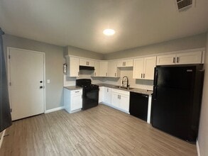 900 La Vida Ln in Porterville, CA - Building Photo - Building Photo