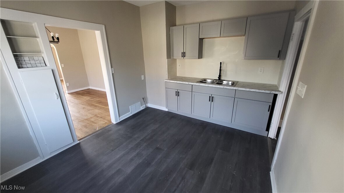 14003 Mont Ave in East Cleveland, OH - Building Photo