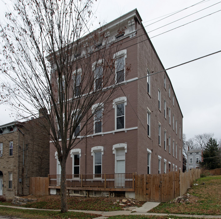 2238 Selim Ave in Cincinnati, OH - Foto de edificio