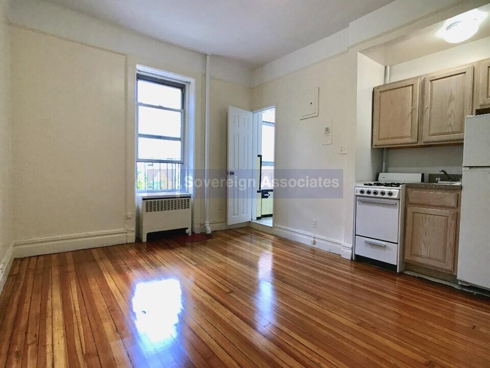 936 West End Ave in New York, NY - Building Photo