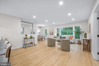 901 Hobbs Dr in Silver Spring, MD - Building Photo - Building Photo