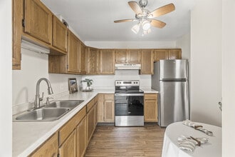 6615 Lake Shore Dr S, Unit 515 in Minneapolis, MN - Building Photo - Building Photo