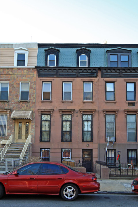 156 Macon St in Brooklyn, NY - Building Photo