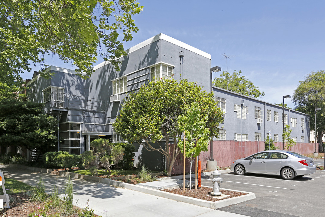 Morgenson Manor in Sacramento, CA - Foto de edificio