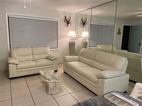 8470 W Gulf Blvd in Treasure Island, FL - Building Photo - Building Photo