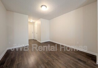 8742 Cocoa Ave in Jacksonville, FL - Building Photo - Building Photo
