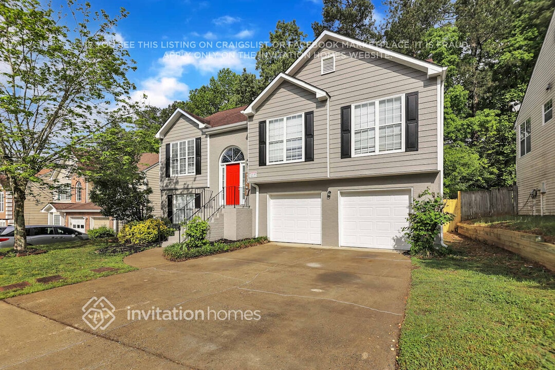 5275 Harbins Point Ln NW in Lilburn, GA - Building Photo