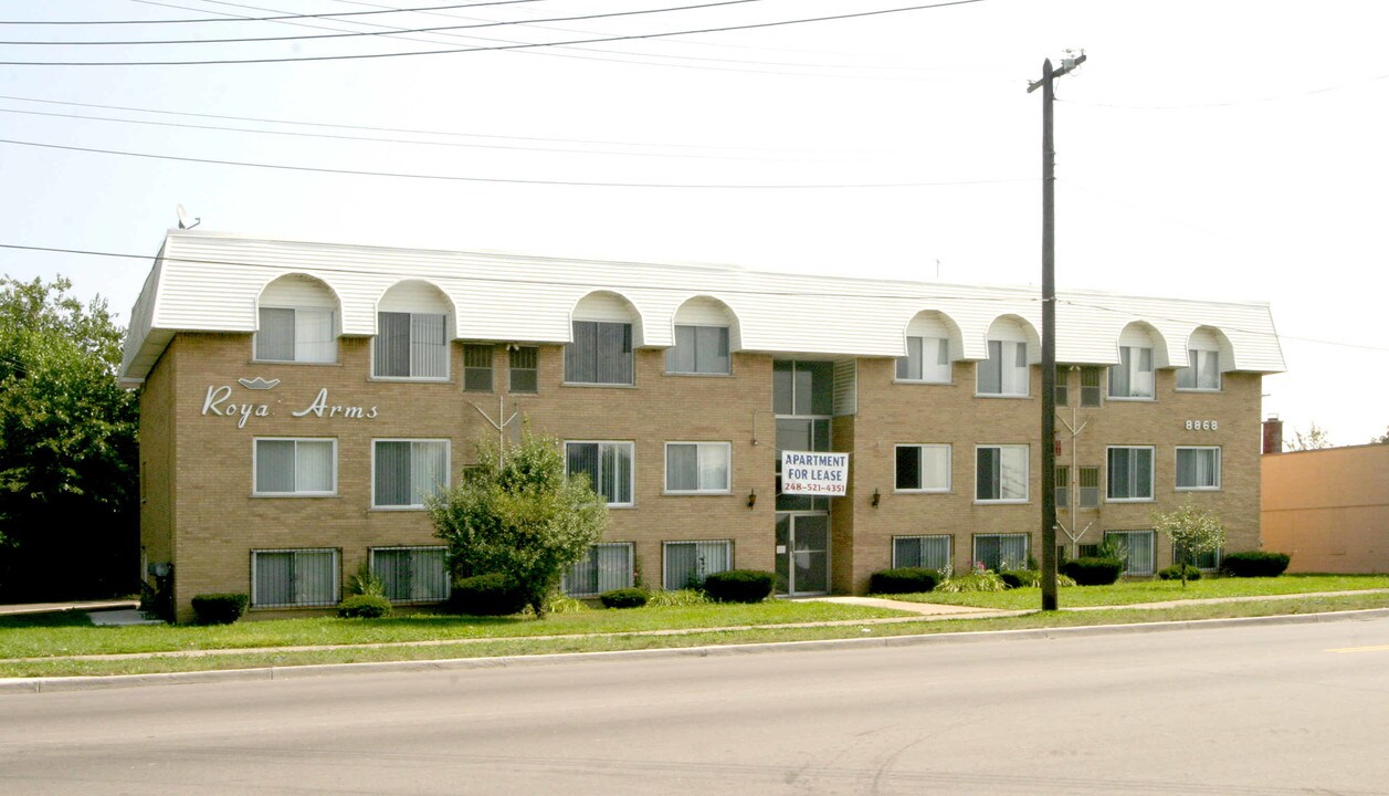 Royal Arms in Detroit, MI - Building Photo