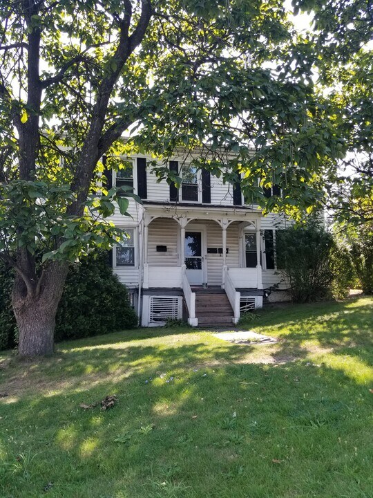 921 Columbia St in Hudson, NY - Building Photo
