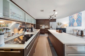 6000 Collins Ave in Miami Beach, FL - Building Photo - Building Photo