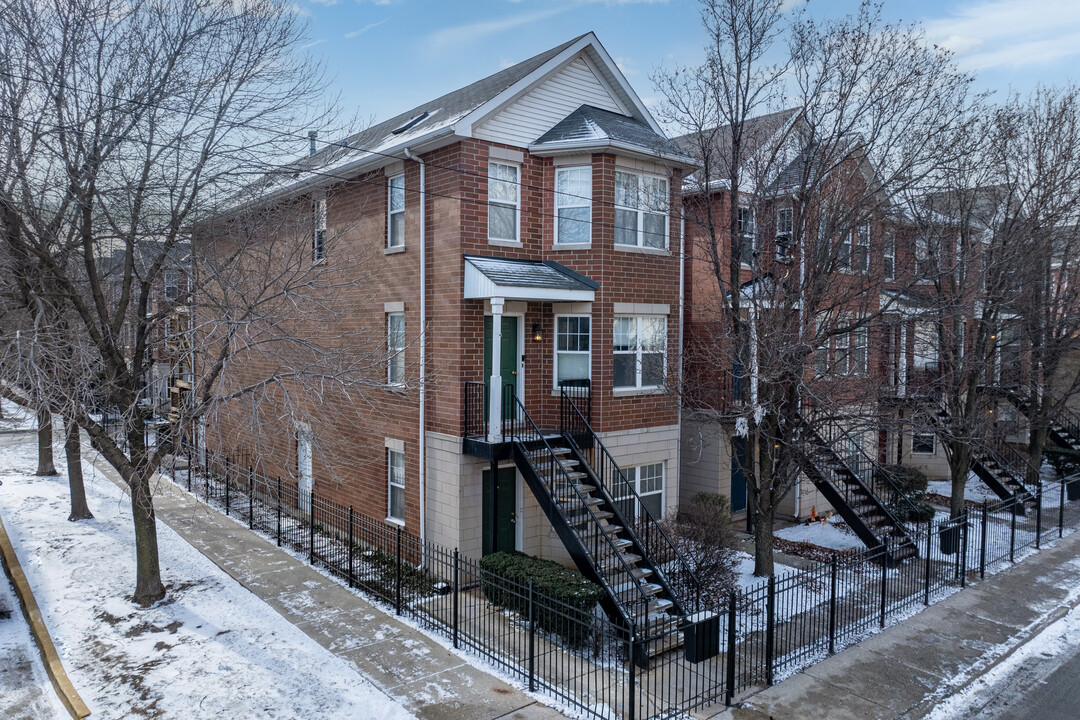 Old Town Village West in Chicago, IL - Building Photo