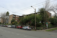 Arlis Arms Apartments in Seattle, WA - Building Photo - Building Photo