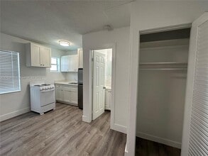 4249 Bougainvilla Dr-Unit -8 in Lauderdale-by-the-Sea, FL - Building Photo - Building Photo