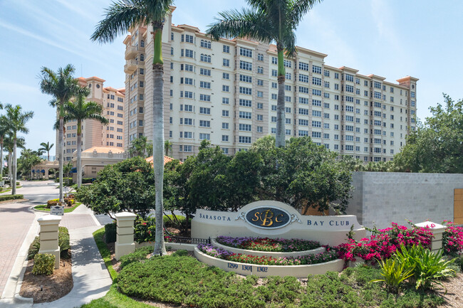 Sarasota Bay Club I & II in Sarasota, FL - Foto de edificio - Building Photo