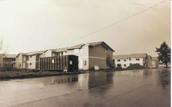 Emerald Pointe Apartments in Gresham, OR - Building Photo - Building Photo