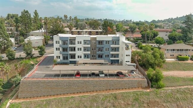 1316 E Grand Ave in Escondido, CA - Building Photo - Building Photo