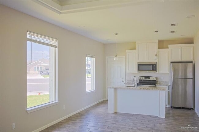 5601 Sandpiper Ave, Unit 2 in McAllen, TX - Foto de edificio - Building Photo