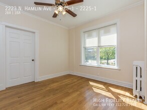 2223 N Hamlin Ave in Chicago, IL - Building Photo - Building Photo