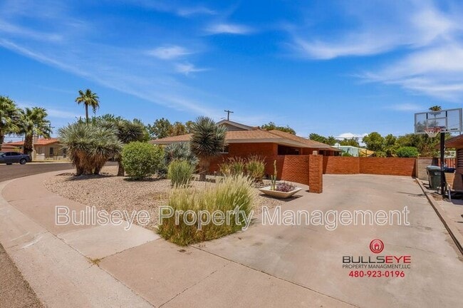 property at 1617 W Flower Cir N