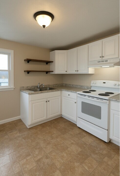 609 Main St in Blakely, PA - Building Photo