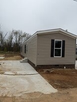 404 Parker St in Oak Grove, KY - Building Photo