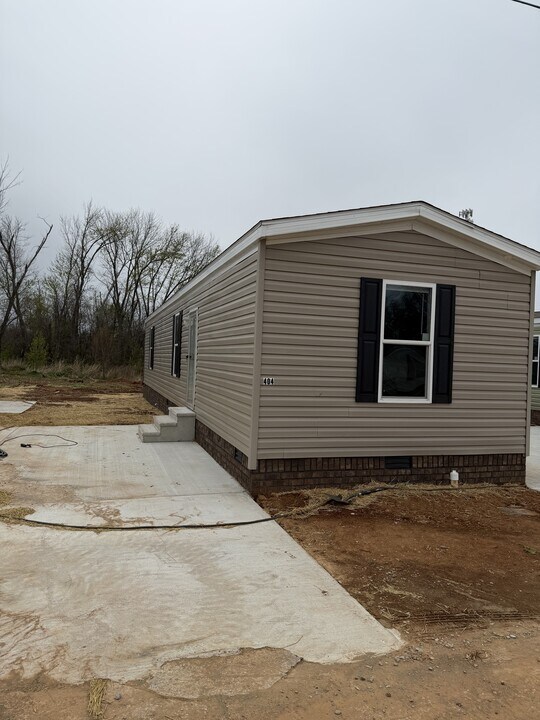 404 Parker St in Oak Grove, KY - Building Photo