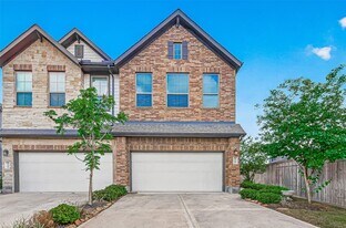 9442 Starlight Oak Dr in Missouri City, TX - Building Photo