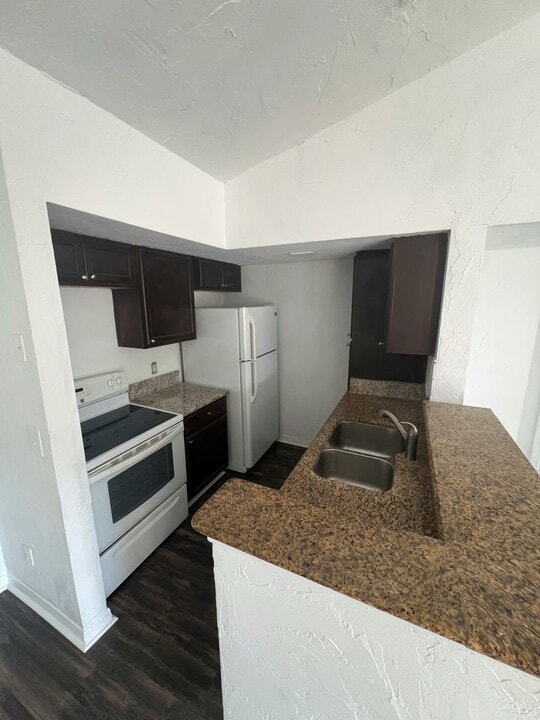 5164 Conroy Rd in Orlando, FL - Building Photo