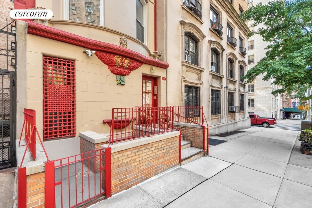 788 W End Ave in New York, NY - Building Photo