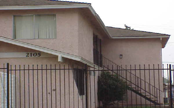 2105 E 19TH St in San Bernardino, CA - Building Photo