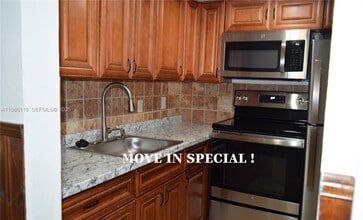 2901 NW 47th Terrace in Lauderdale Lakes, FL - Foto de edificio - Building Photo