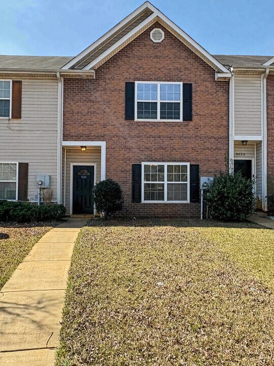 8635 Thomas Ln in Riverdale, GA - Building Photo