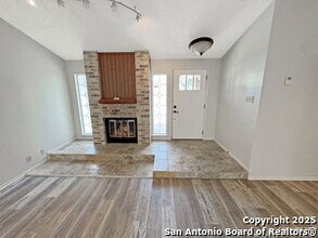 16918 Summer Creek Dr in San Antonio, TX - Building Photo - Building Photo