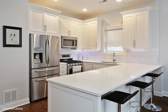 840 W Diversey Pkwy in Chicago, IL - Building Photo - Building Photo