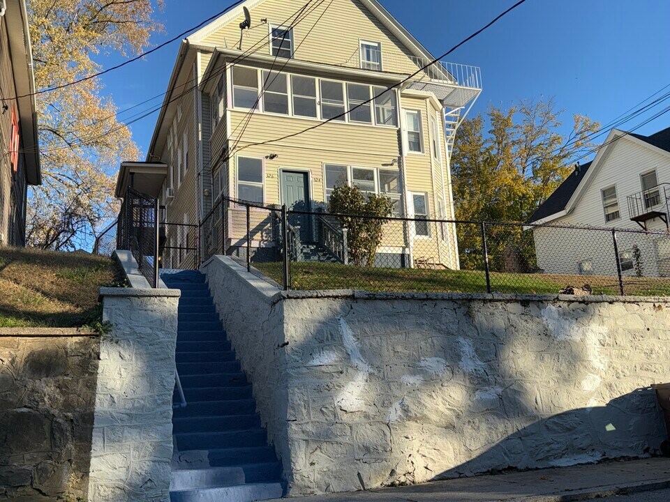 126 Orchard St, Unit 1 in Woonsocket, RI - Building Photo