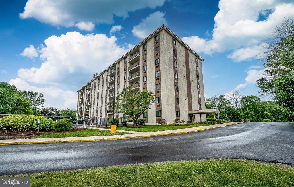 27208 Valley Run Dr in Wilmington, DE - Building Photo