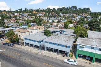 9244 MacArthur Blvd in Oakland, CA - Building Photo - Building Photo