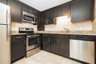 185 Quincy Shore Dr, Unit A28 in Quincy, MA - Building Photo