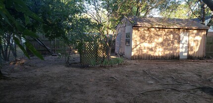 210 W 14th St in Irving, TX - Building Photo - Building Photo