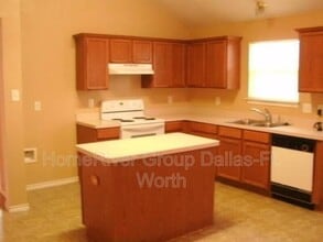 9812 Michelle Dr in Dallas, TX - Building Photo - Building Photo