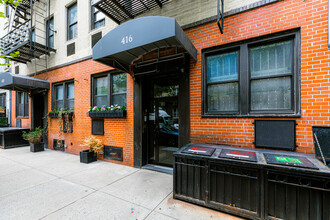 416 E 83rd St in New York, NY - Foto de edificio - Building Photo