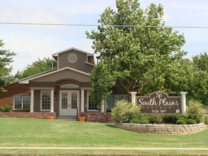 Southstead Apartments in Lubbock, TX - Building Photo - Building Photo