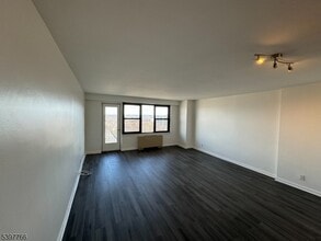 285 Aycrigg Ave in Passaic, NJ - Building Photo - Building Photo