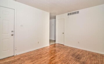 2407 Clark Ln, Unit A in Columbia, MO - Building Photo - Building Photo